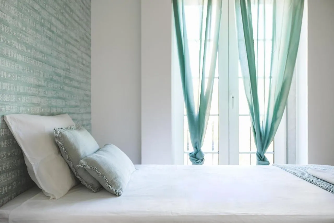 4U Lisbon Airport Suites 2*,