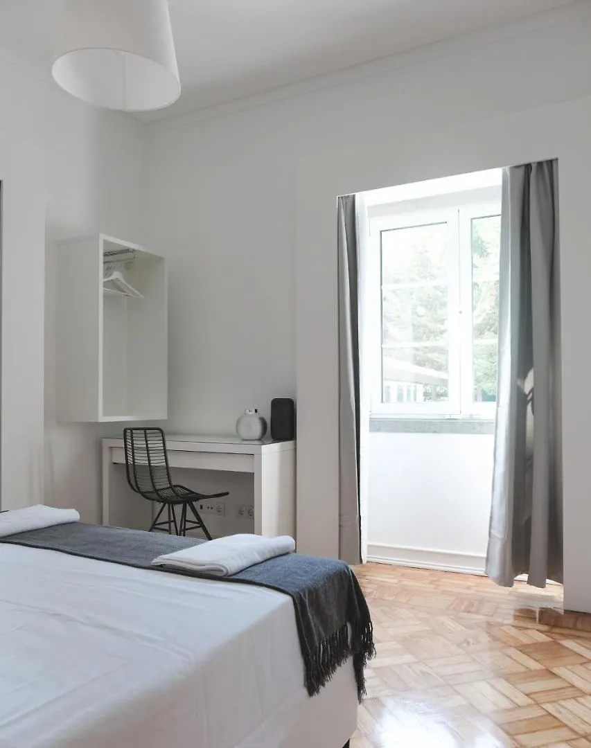 4U Lisbon Airport Suites בית הארחה