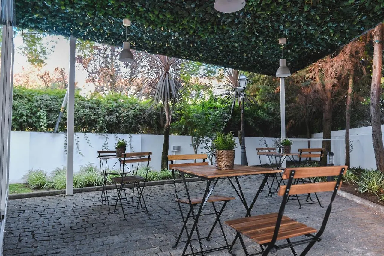 4U Lisbon Airport Suites