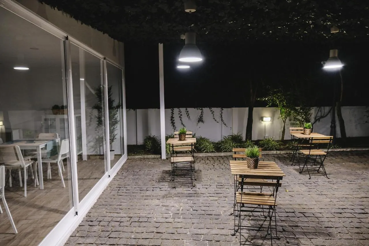 4U Lisbon Airport Suites בית הארחה