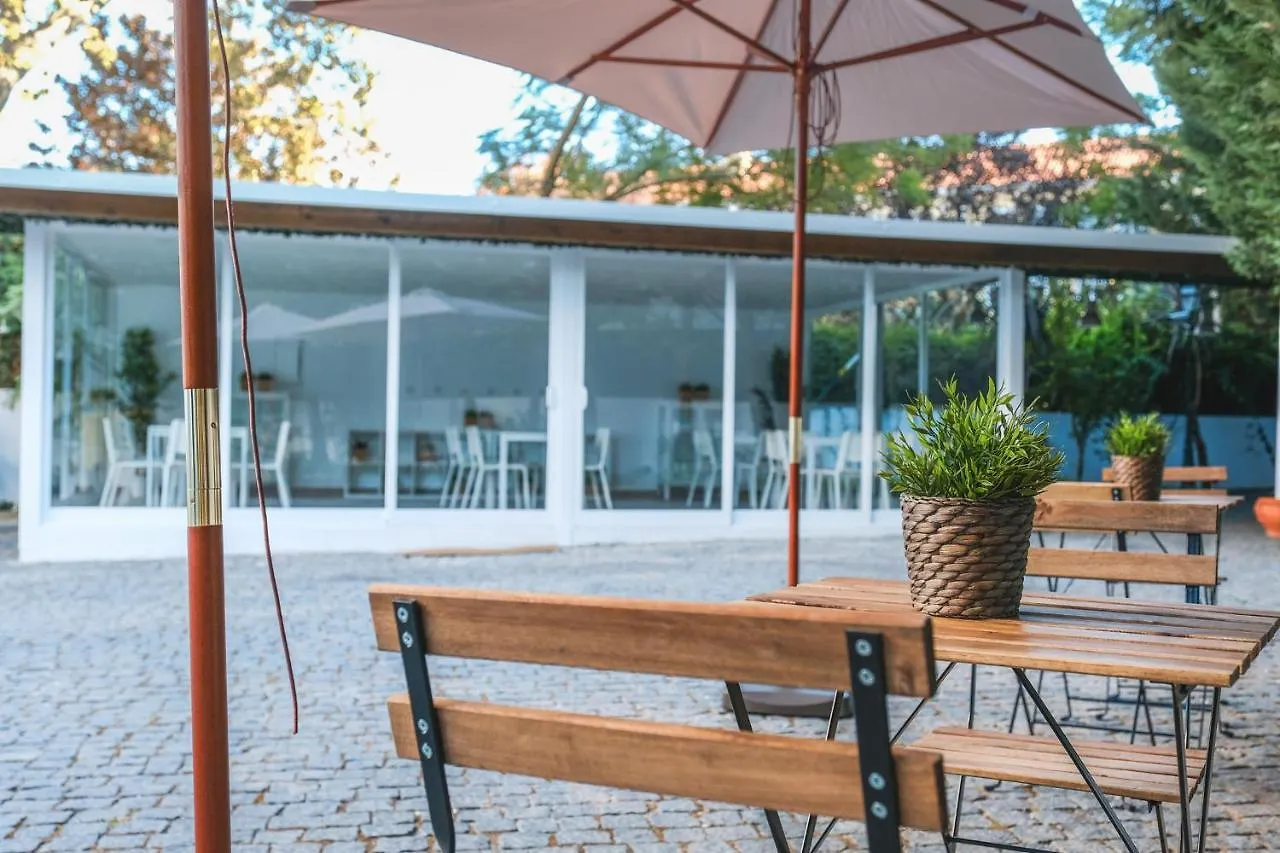 4U Lisbon Airport Suites Гостевой дом