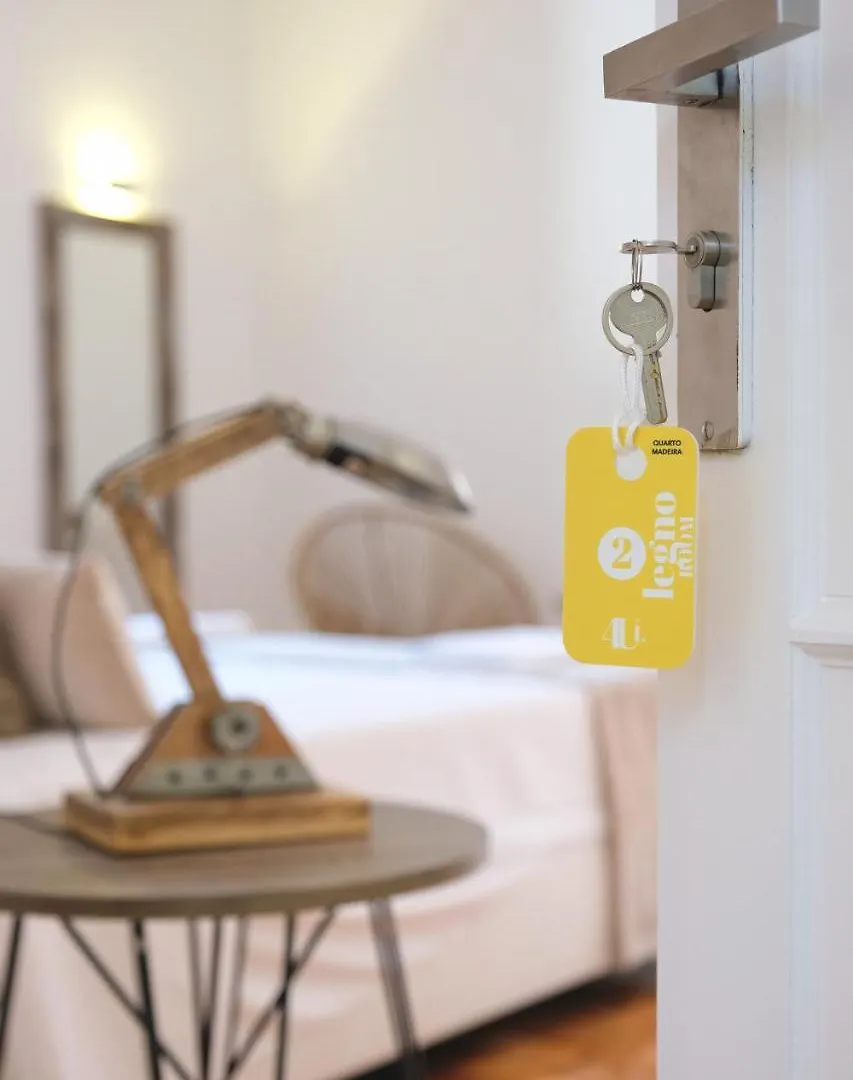 4U Lisbon Airport Suites 2*,