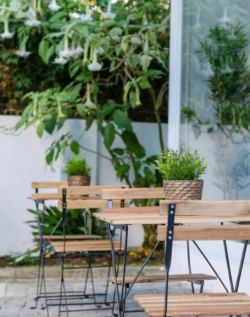 Гостевой дом 4U Lisbon Airport Suites