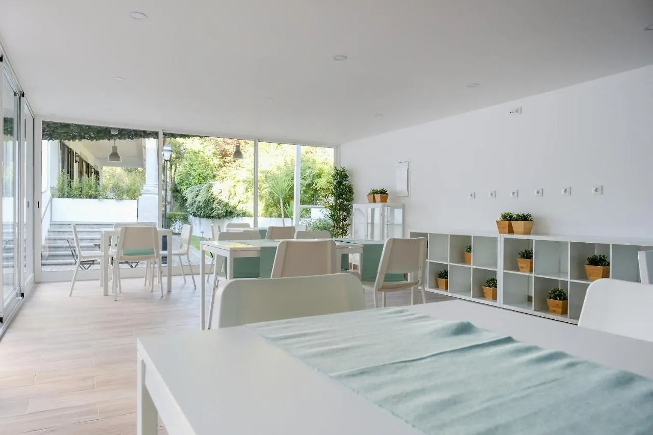 ** Гостевой дом 4U Lisbon Airport Suites Португалия